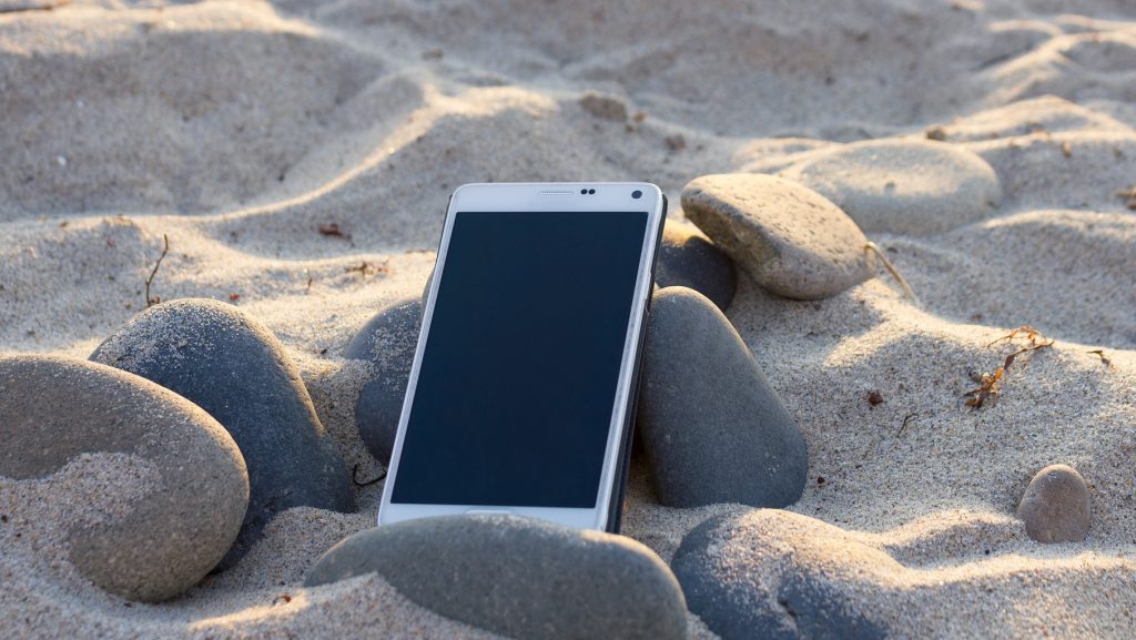Handy am Strand