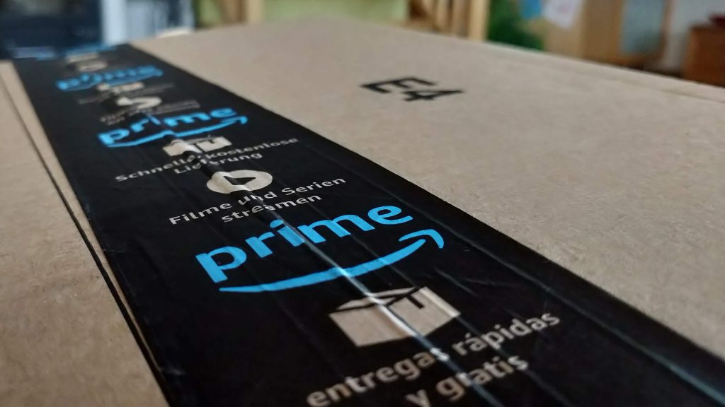 Prime-Logo auf Paketband